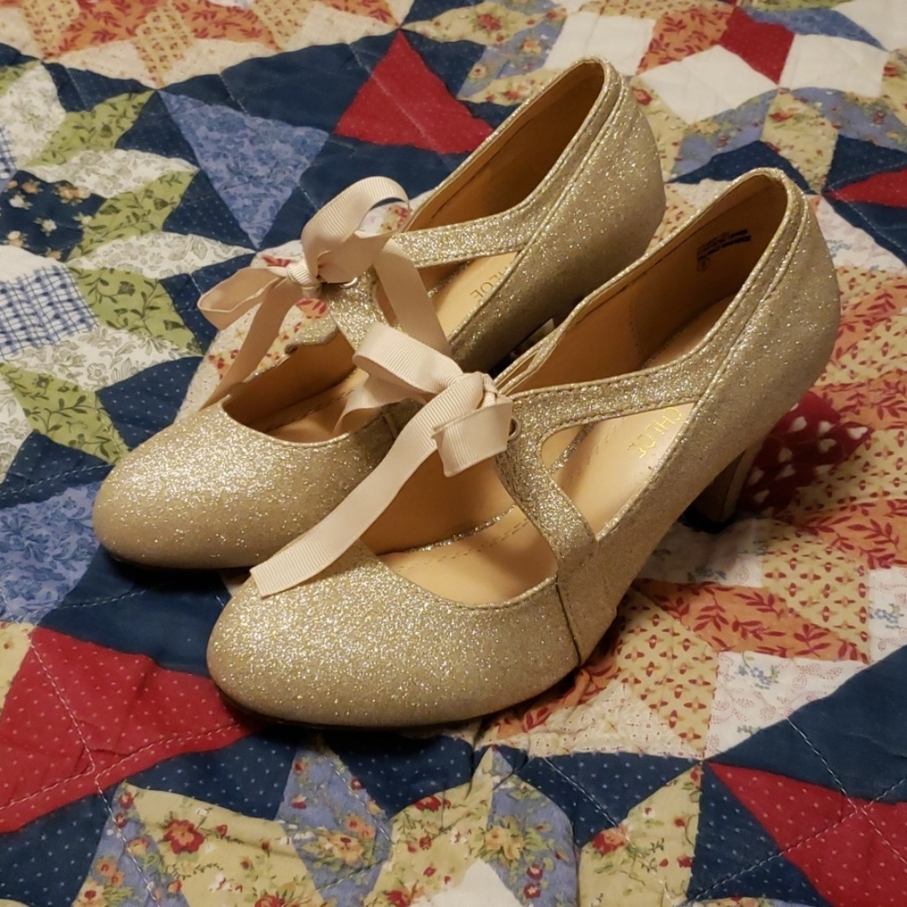 Gold Sparkly Pumps